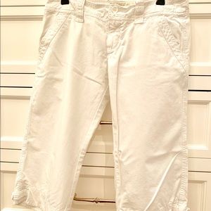 Women’s Abercrombie white Capri